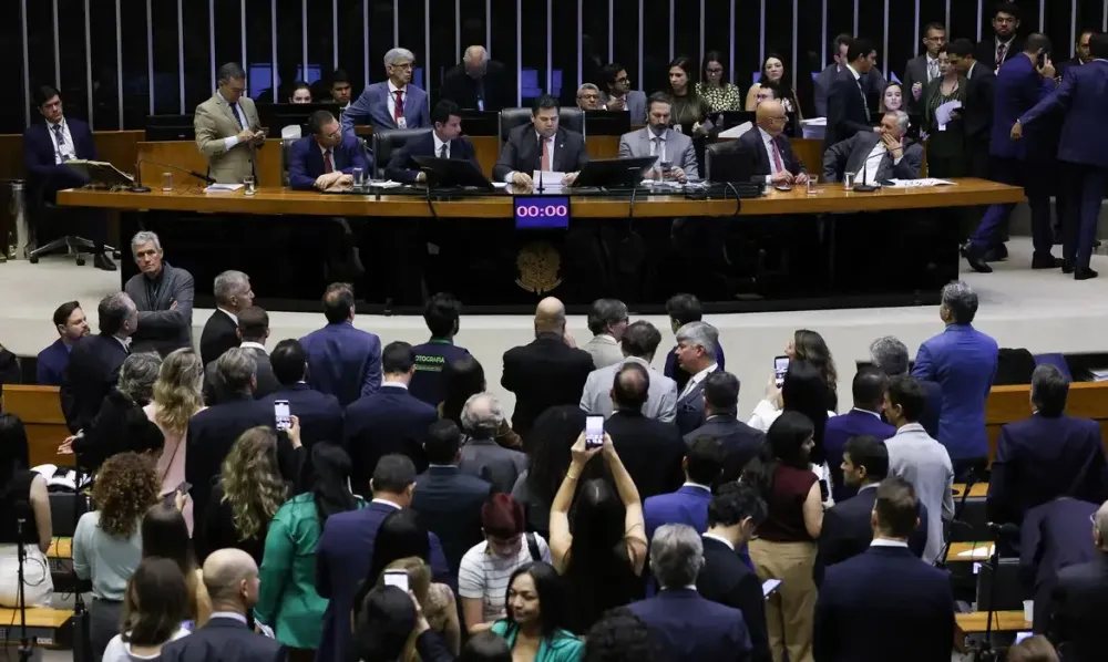 Congresso atropela Lula, libera verbas em ano eleitoral e expõe governo cada vez mais refém do Centrão
