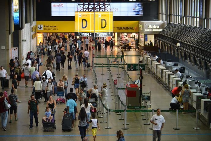 Máscaras deixam de ser obrigatórias em aviões e aeroportos