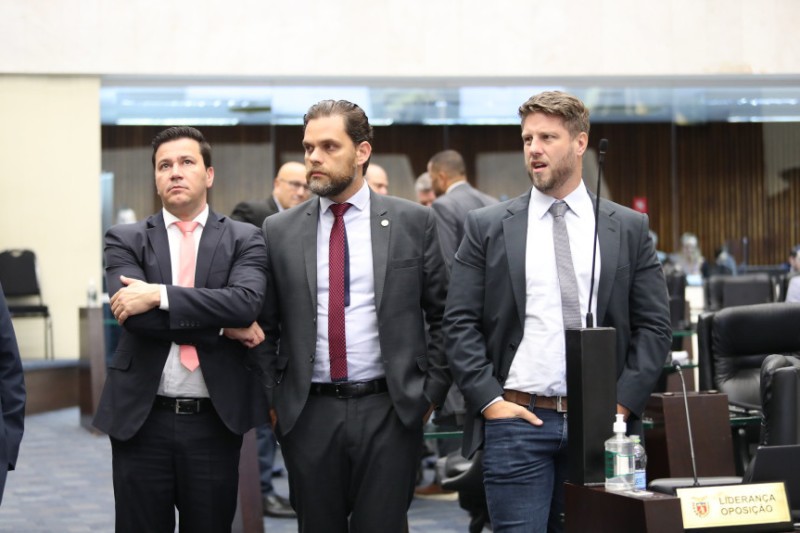 Oposição aponta inconsistências na prestação de contas do governo Ratinho Junior