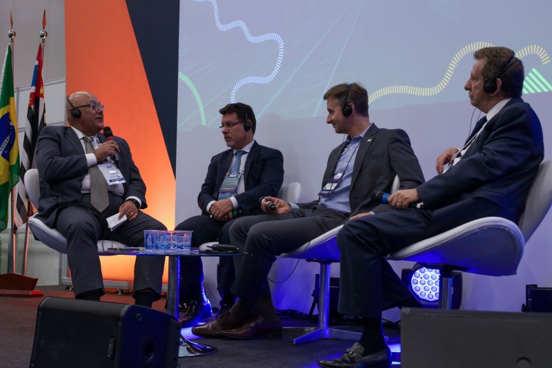 Para ampliar ligação com porto, Nova Ferroeste é destaque em evento ferroviário internacional