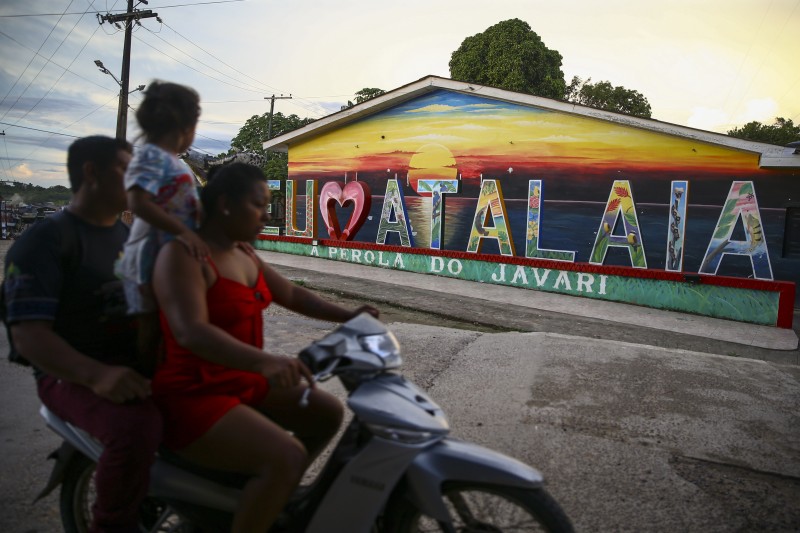Em Atalaia do Norte, população convive com desemprego e violência
