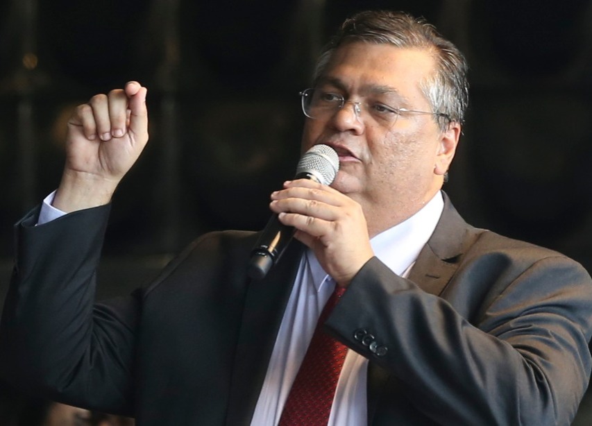Dino quer cooperação jurídica internacional, caso Bolsonaro falte aos depoimentos
