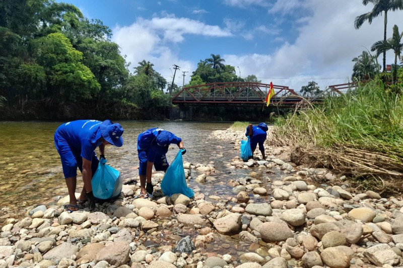 Com mutirões, Sanepar retira 1,7 tonelada de lixo de Morretes e Guaraqueçaba