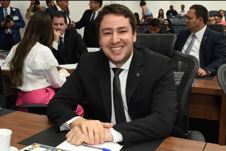 Projeto prevê desconto de 50% no IPVA de carros híbridos