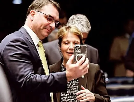 Tereza Cristina aceita convite de Flávio Bolsonaro, mas decisão do PP trava chapa presidencial