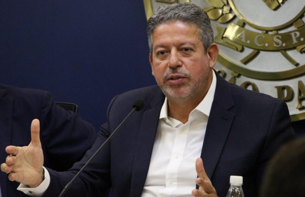 Lira diz que estratégia de Lula atacar Bolsonaro está prejudicando a própria articulação política