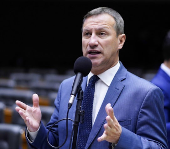 Deputado denuncia Governo Lula por oferecer R$ 60 milhões para impedir CPMI