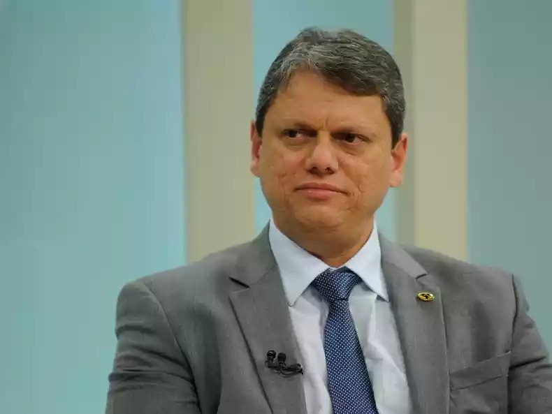 Tarcísio de Freitas debate concessão do Porto de Santos com Governo Federal