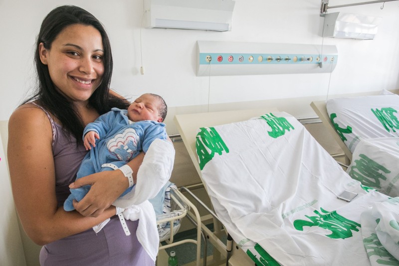 Governo amplia para 180 dias licença-maternidade das servidoras temporárias do Estado