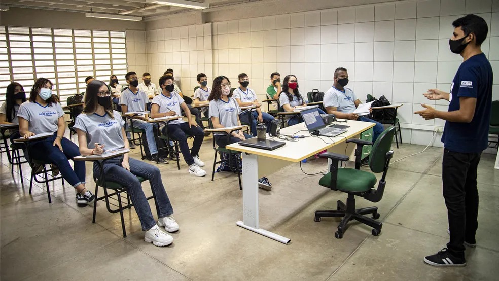 Especialistas defendem revogação de lei do novo ensino médio e adoção das Diretrizes