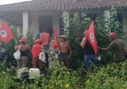 170 integrantes do MST invadem mais uma fazenda na Bahia