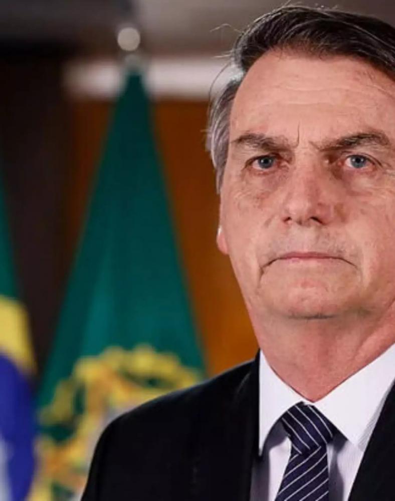 CGU retira sigilo do cartão de vacina de Bolsonaro