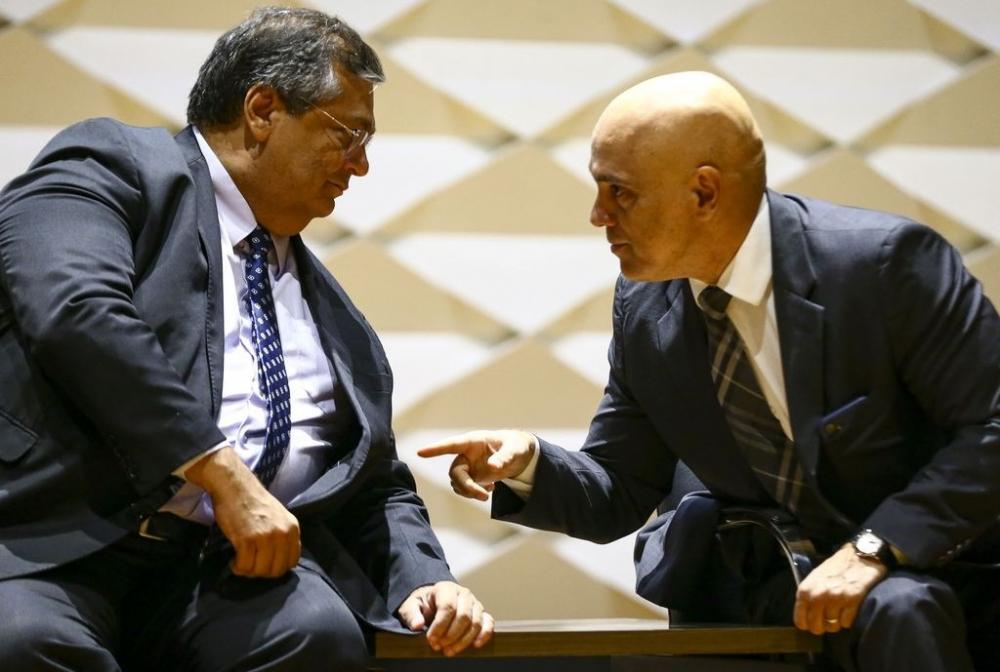 Governo elabora estratégia para censura das redes sociais