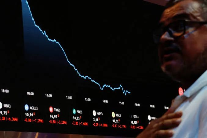 Vitória de Lula provoca terremoto no mercado: Bolsa despenca, dólar supera R$ 5,60 e cresce pressão fiscal