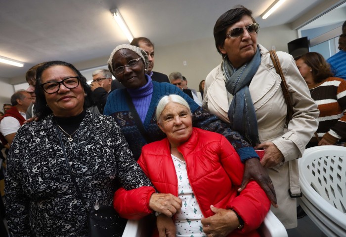 Estudo da Fundação Seade aponta que mulheres são 90% dos cuidadores em SP