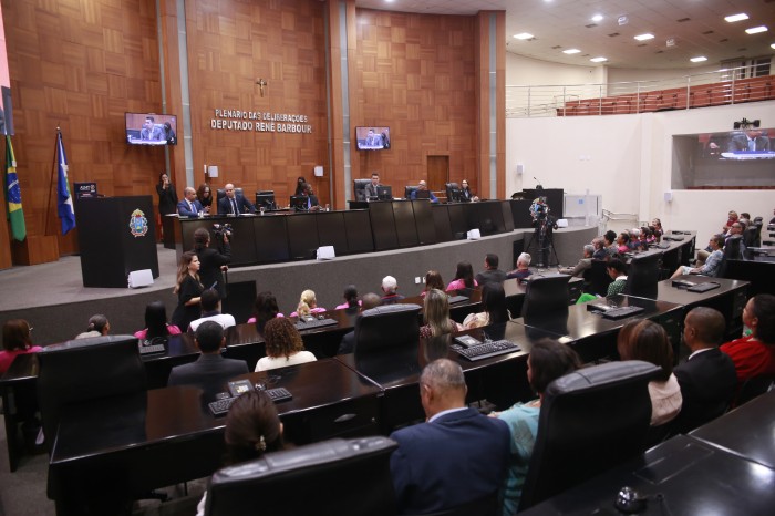 Líderes religiosos recebem moções de aplausos na ALMT