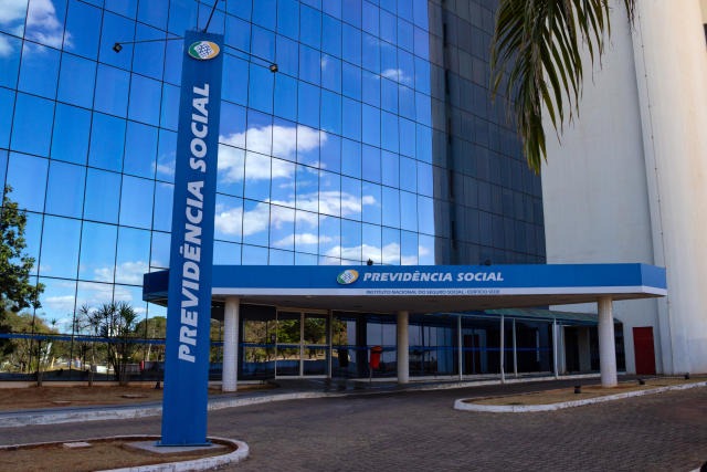 Bancos privados suspendem oferta de empréstimo consignado do INSS