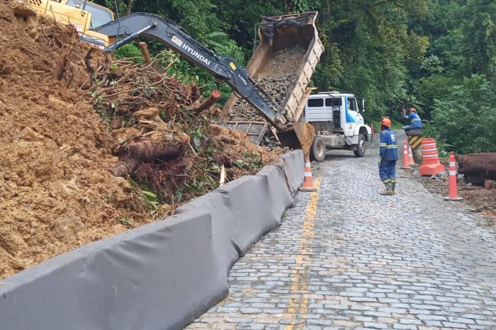DER/PR reabre Estrada da Graciosa; operação continua em pare-e-siga