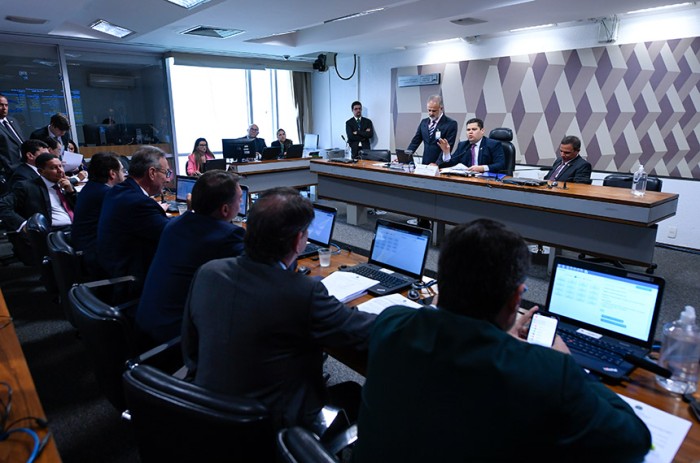 CCJ volta a analisar na quarta projetos com medida de proteção às mulheres