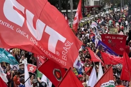 Petistas vão às ruas contra autonomia do Banco Central e Campos Neto