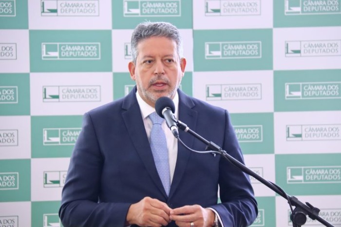 Arthur Lira defende a construção de uma PEC