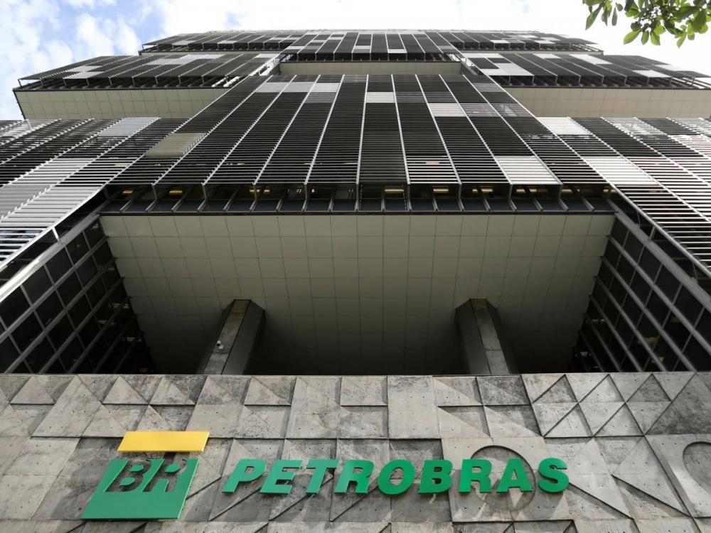 Conselho da Petrobras que acabou de assumir propõe aumento salarial de 44% 