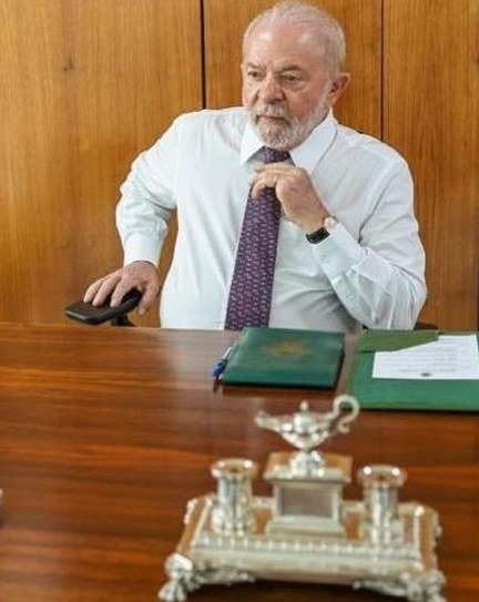 Lula está com pneumonia e adia embarque para China