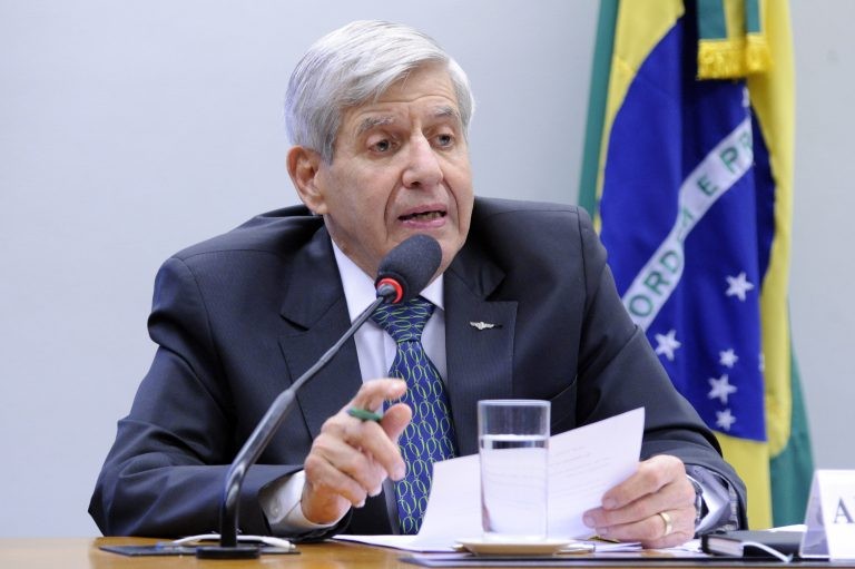 Comissão aprova convocação do ministro do Gabinete de Segurança Institucional
