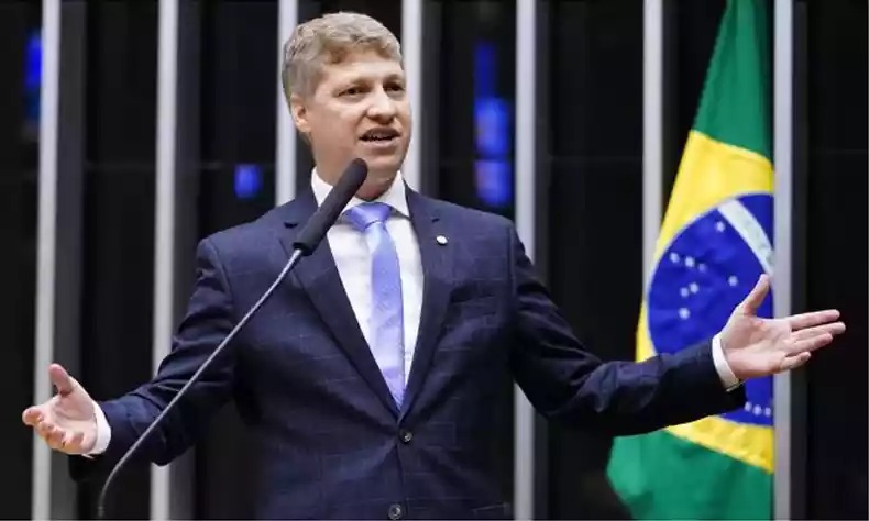 Van Hattem cobra STF sobre acusação de Lula contra Moro