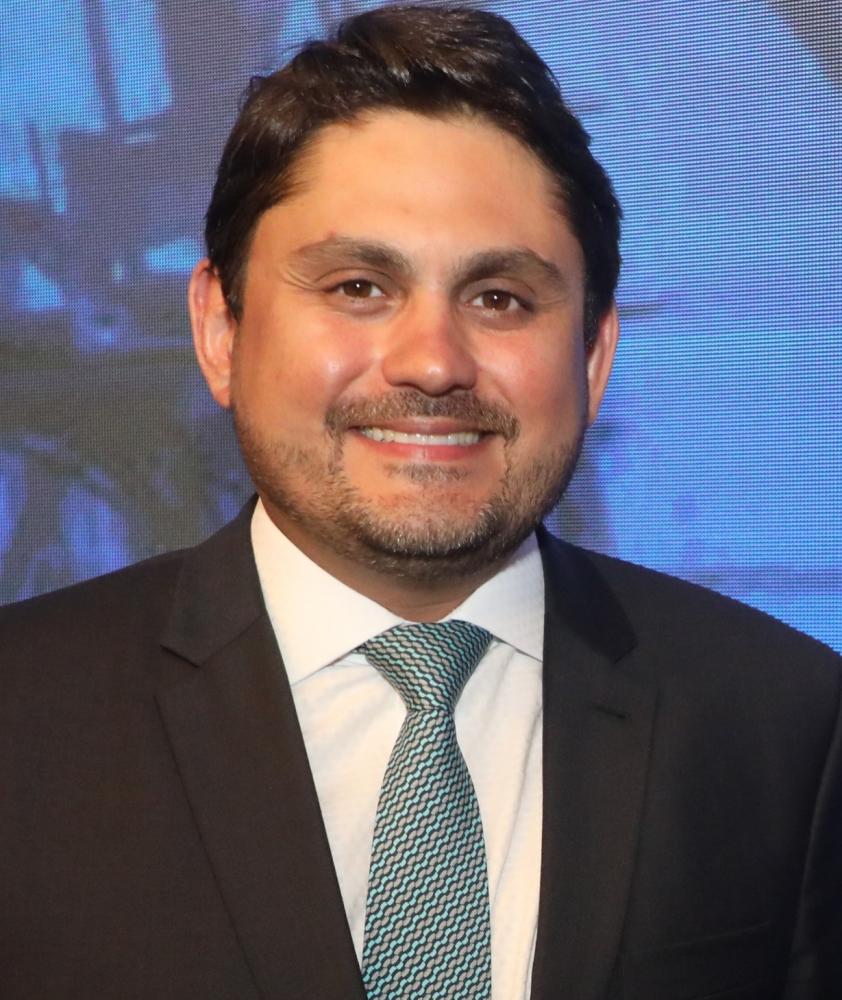 Ministro das Comunicações emprega piloto particular e gerente de haras na Câmara