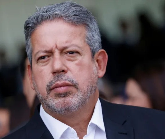 Lira avisa Governo que reestatização da Eletrobras tem chance zero na Câmara