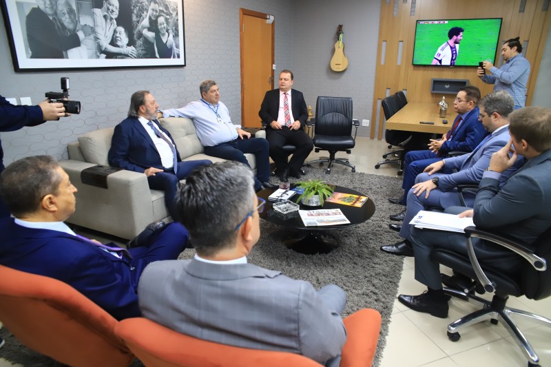 Novelli entrega proposta de Código de Processo de Contas no Parlamento