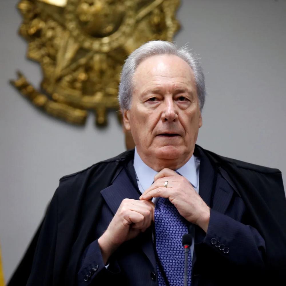 Lula deve tratar com Lewandowski a sucessão do ministro no STF