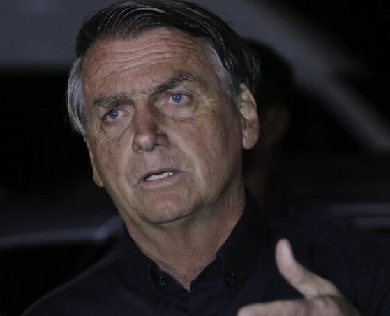Governo Lula nega carros blindados a Bolsonaro