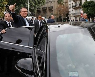 Empresas oferecem carros blindados a Bolsonaro após recusa de Lula