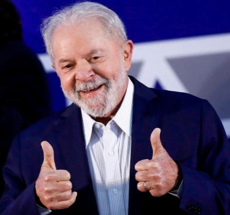 Governo confunde críticos e cria sigilo de visitas 