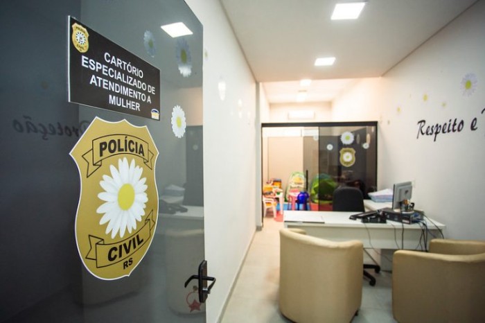 Lei determina funcionamento de delegacias da mulher 24 horas