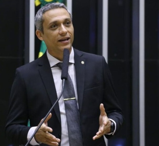 Gayer protocola pedido de CPI para investigar decisões judiciais sobre censura 