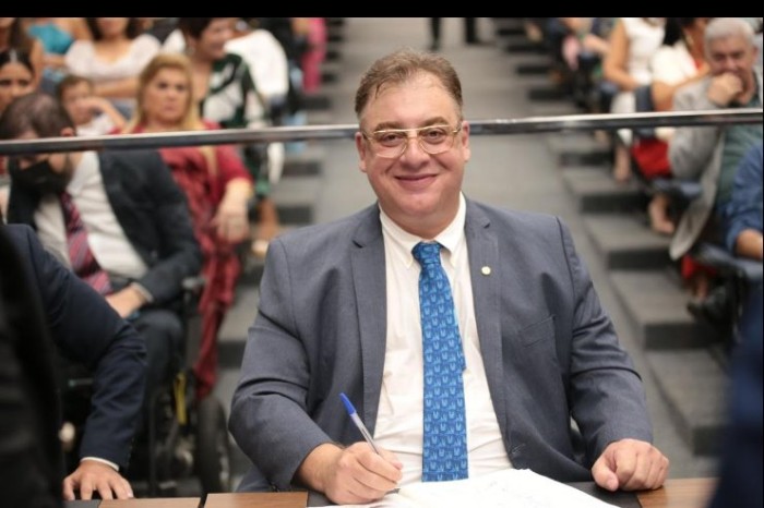 “Com o coração de Mulher”: Projeto de Lei de Neno Razuk é aprovado na ALEMS