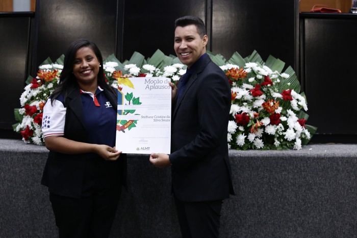 Sessão solene presta homenagem por trabalhos sociais voltados para jovens