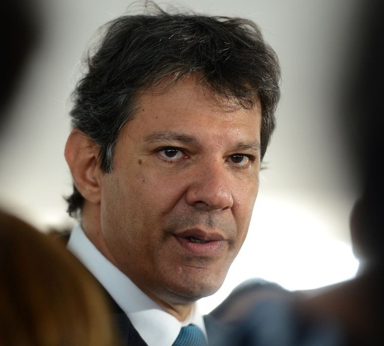 Haddad diz que governo vai tributar 500 empresas para obter ‘superlucros’