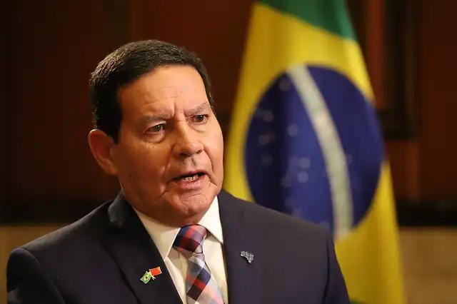 Mourão faz críticas ao TSE por extrapolar em decisão sobre multa absurda
