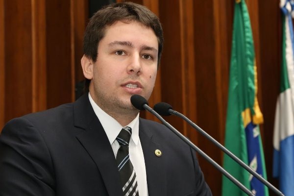 Deputado cria PL para proibir banheiros e vestiários unissex em escolas de MS