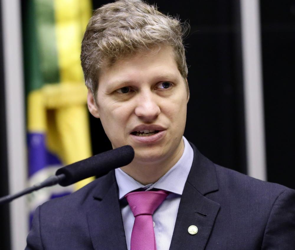 Van Hattem quer moção de repúdio ao MST por invasões de terra