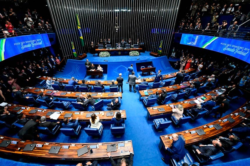 Senadores criam PEC para proibir indicações políticas nas estatais