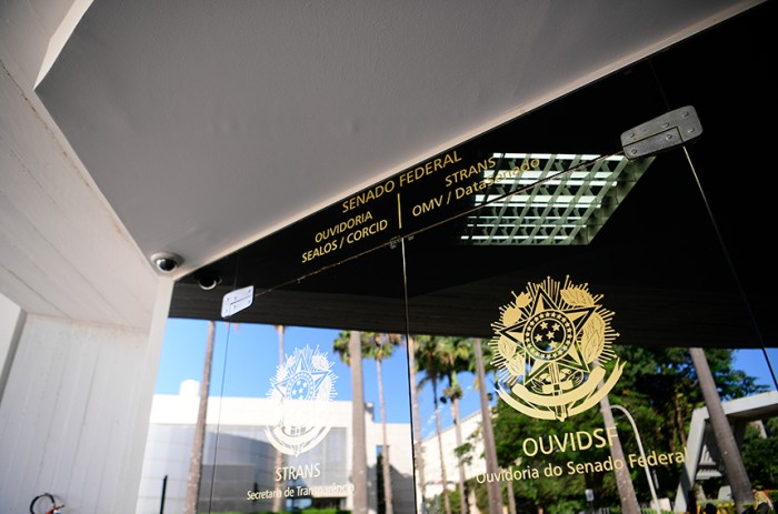 Ouvidoria registra aumento de ligações e apresenta ações a senadores