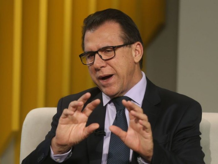 Comissão de Trabalho ouve ministro Luiz Marinho nesta quarta