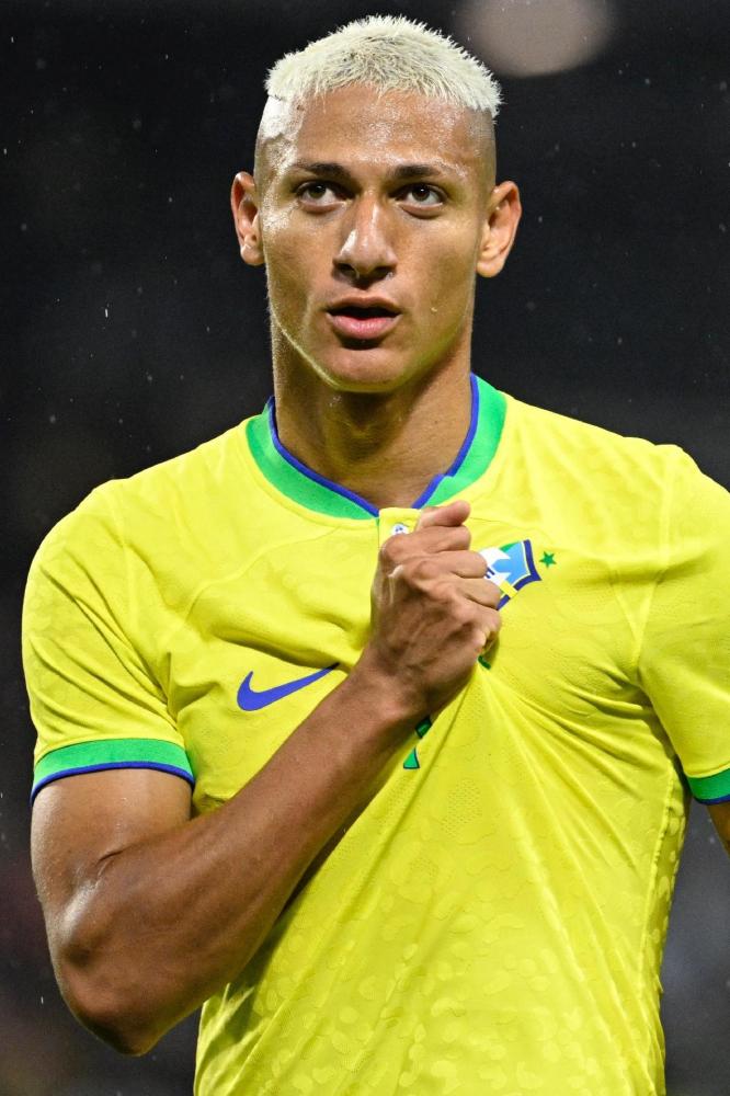 Brasil vence a Sérvia com 2 gols de Richarlison na Copa