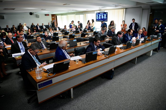 CCJ ratifica proibição do poder público de contratar pessoas condenadas