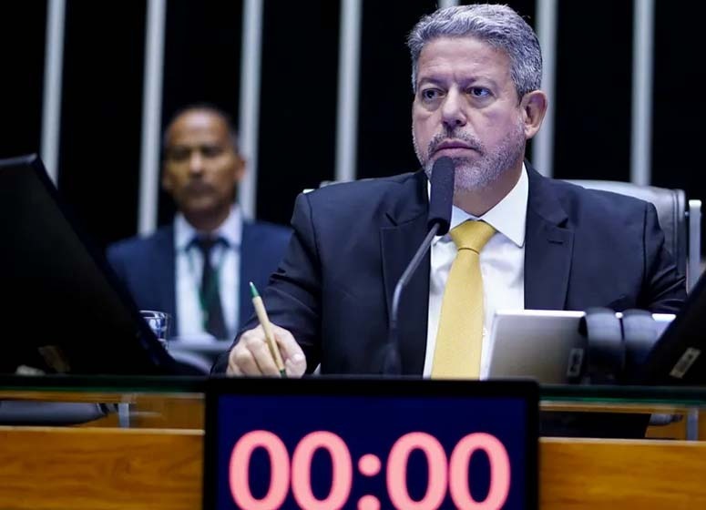 Arthur Lira demonstra força e forma superbloco com 173 Deputados